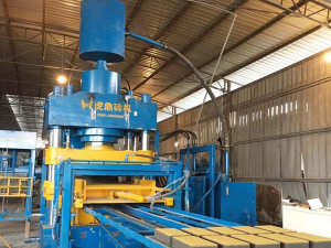 砂基透水磚機生產現場 砂基透水磚設備生產線